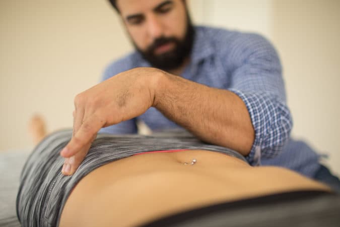 Osteopatia ou quiropraxia: qual a diferença e qual escolher?