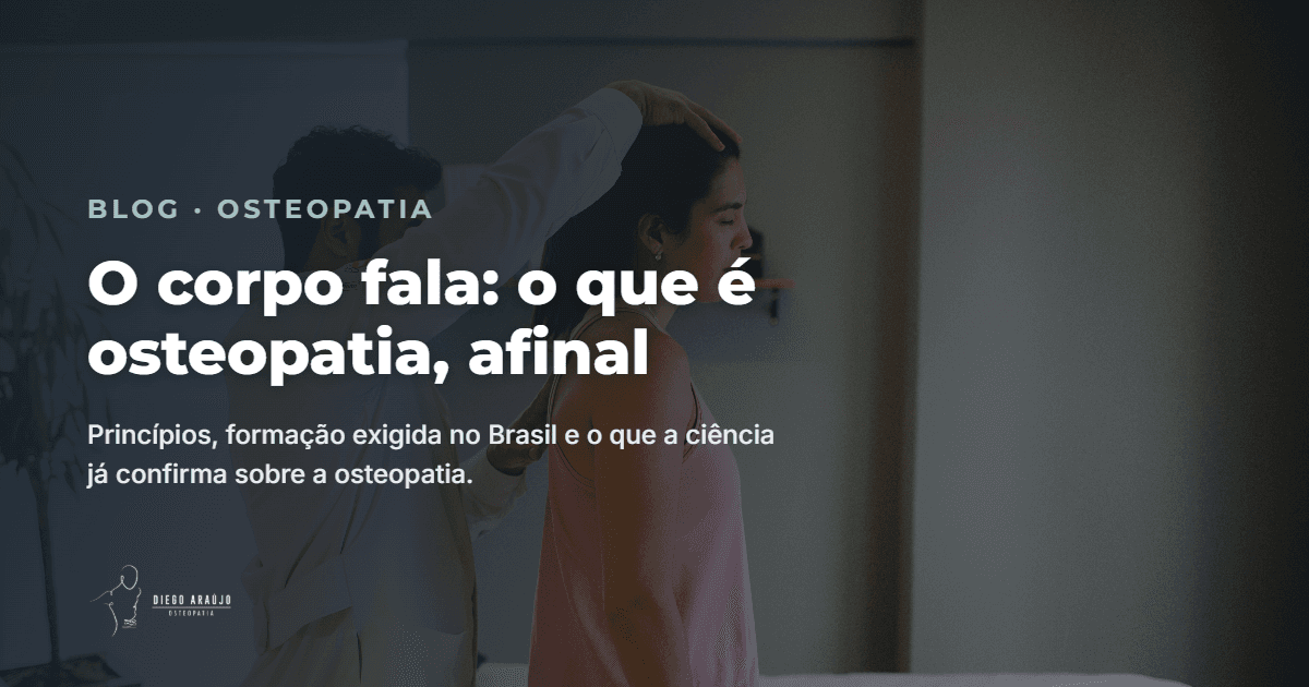 Osteopata avaliando a mobilidade cervical de uma paciente em consultório